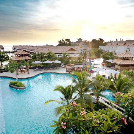 Grand Lexis Port Dickson Hotel Kültér fotó The pool at the Hard Rock Hotel