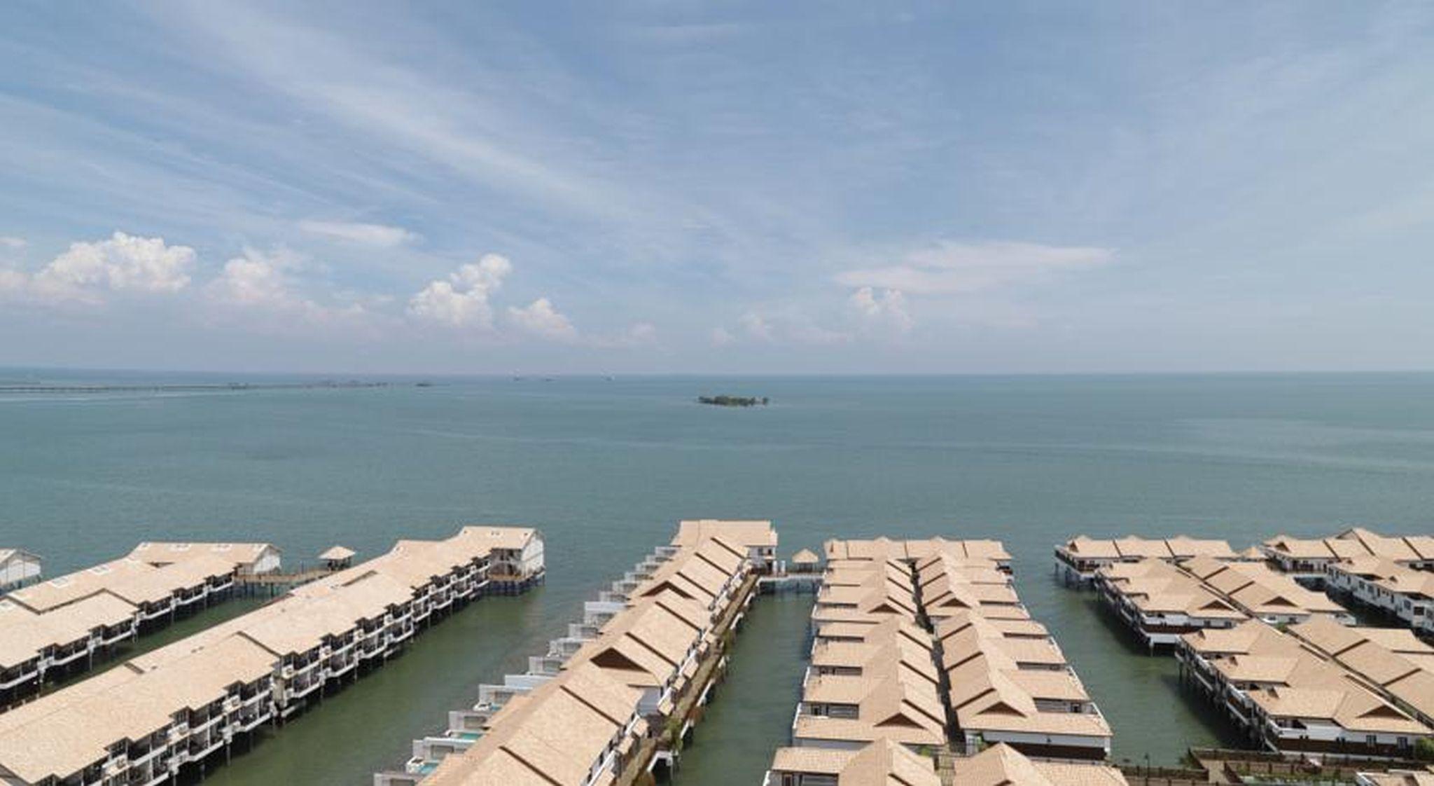 Grand Lexis Port Dickson Hotel Kültér fotó The floating homes of the resort