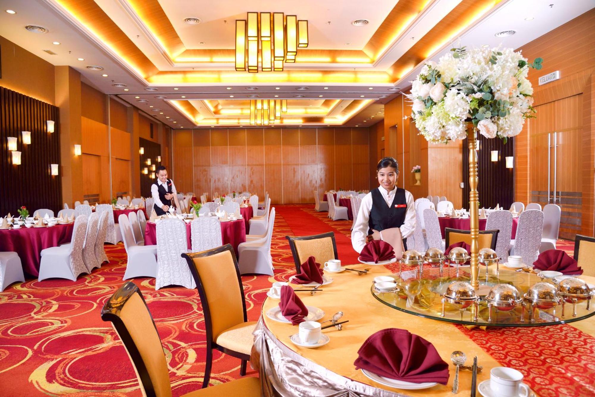 Grand Lexis Port Dickson Hotel Kültér fotó A banquet hall