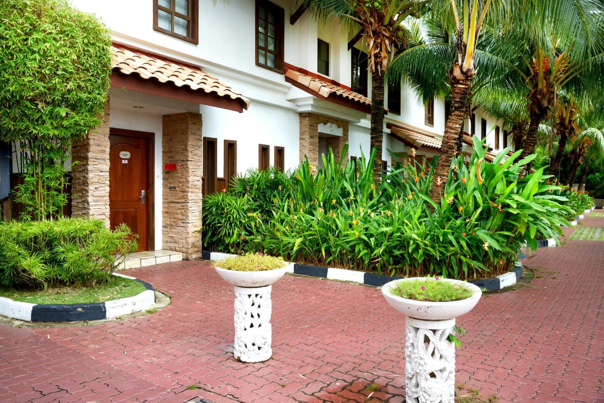Grand Lexis Port Dickson Hotel Kültér fotó The hotel's exterior