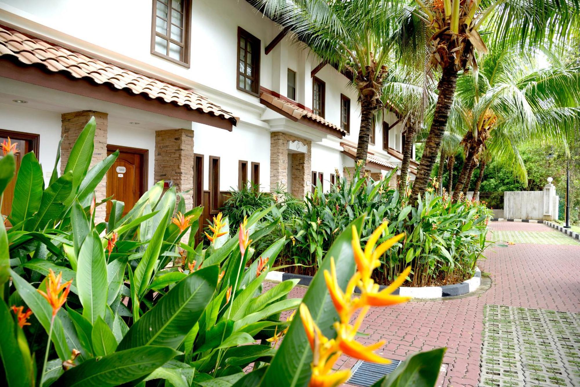 Grand Lexis Port Dickson Hotel Kültér fotó The hotel's exterior