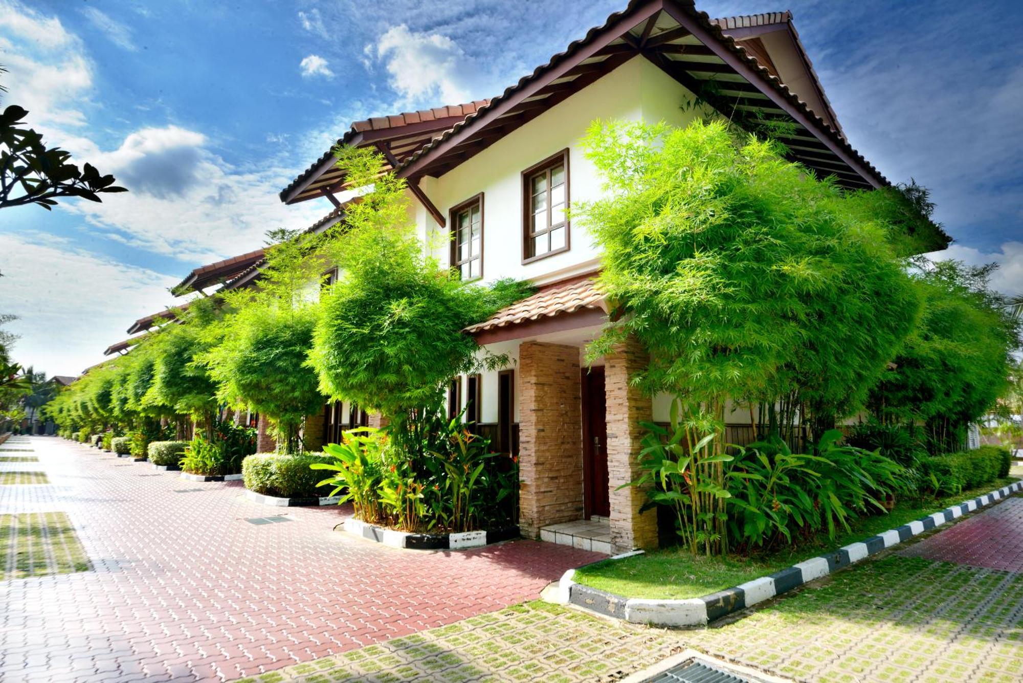 Grand Lexis Port Dickson Hotel Kültér fotó Residential area in Nilai