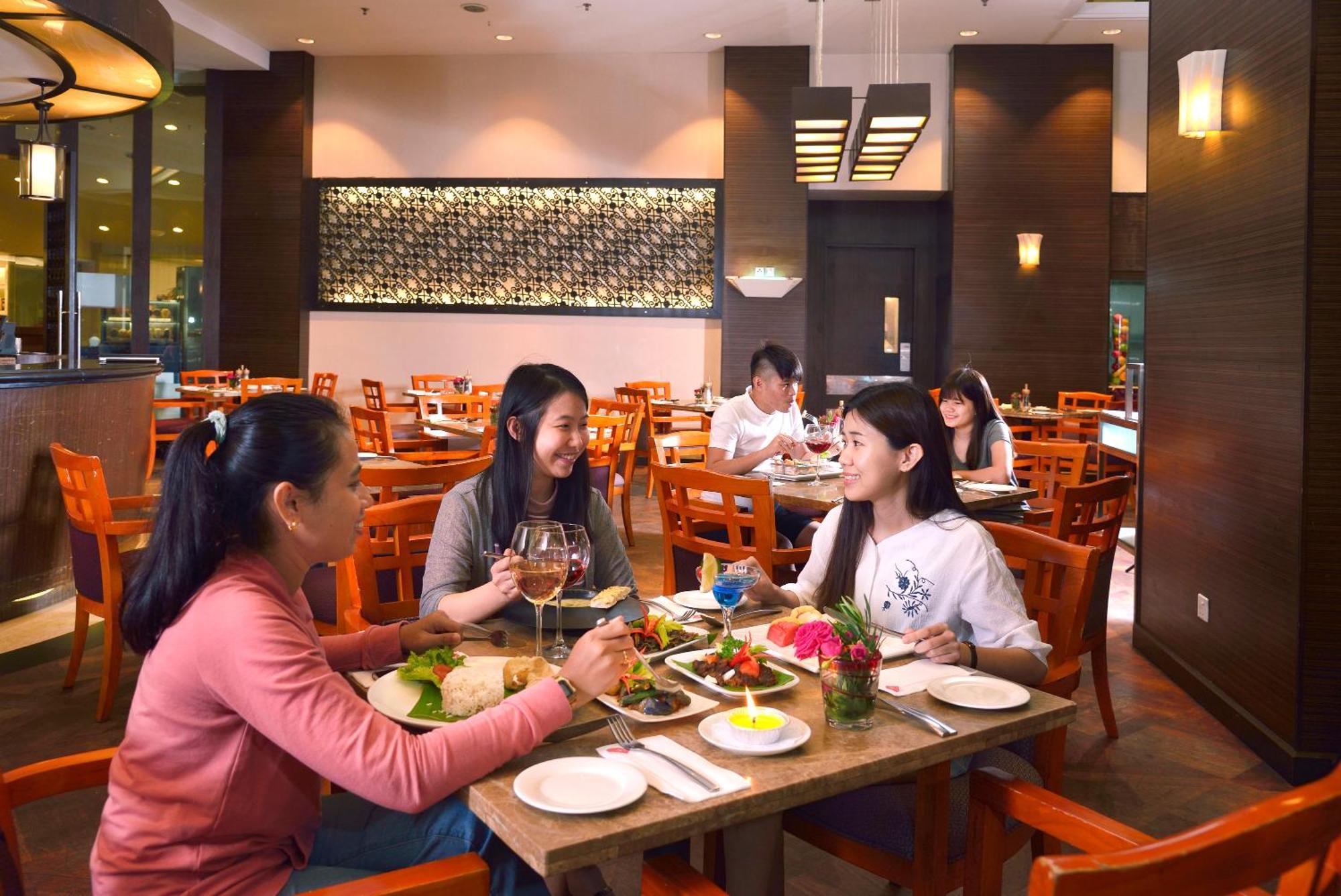Grand Lexis Port Dickson Hotel Kültér fotó A restaurant in Vietnam