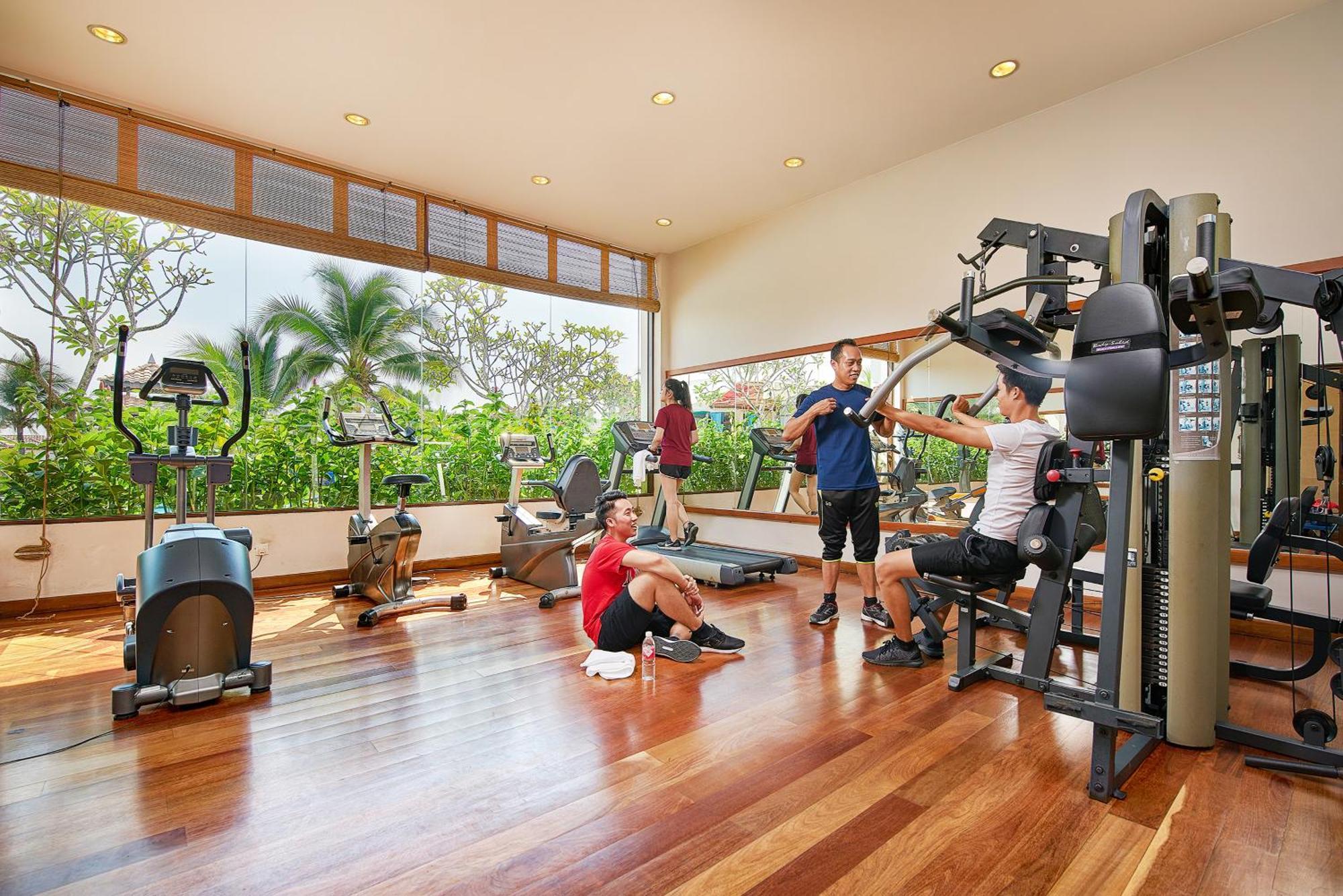 Grand Lexis Port Dickson Hotel Kültér fotó The gym at the InterContinental Hotel, Bali Resort