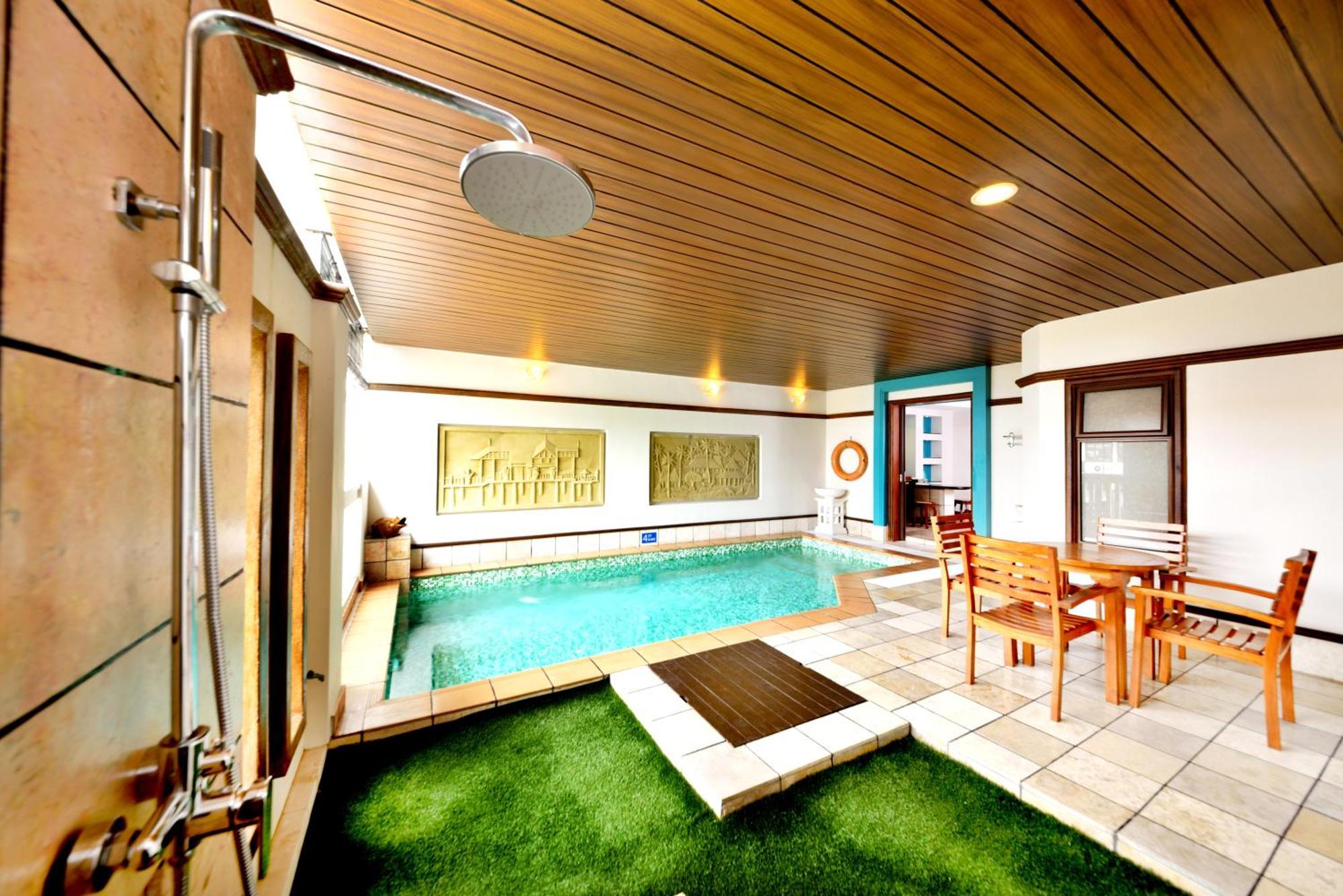 Grand Lexis Port Dickson Hotel Kültér fotó A private onsen in a hotel